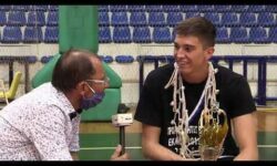 Γιάννης Κόνσουλας και Γιώργος Ζαχαριάδης συνομιλούν μετά την κατάκτηση του πρωταθλήματος ΕΦΗΒΩΝ της ΕΚΑΣΘ 2019-20 από την ομάδα του ΠΑΟΚ (video)